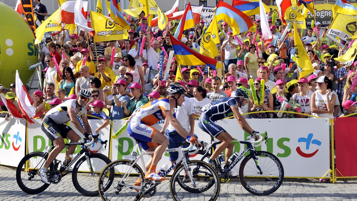 O godz. 14.15 rozpoczął się w Karpaczu 69. Tour de Pologne. Wystartowało 200 kolarzy, a wśród nich gwiazdy światowego peletonu, w tym trzej mistrzowie świata: Belg Tom Boonen, Włoch Alessandro Ballan i Norweg Thor Hushovd. Na pierwszym etapie uciekają dwaj Polacy - Jarosław Marycz i Bartłomiej Matysiak. Zapraszamy do śledzenia relacji "na żywo" z pierwszego etapu rywalizacji.