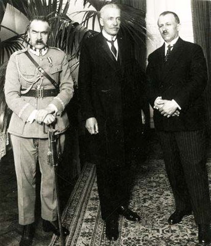 Kazimierz Bartel (po prawej) wraz z Józefem Piłsudskim i Ignacym Mościckim