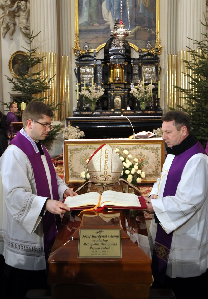 Tłumy wiernych pożegnały prymasa Glempa