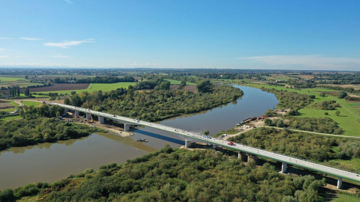Nowy Korczyn: nowy most na Wiśle dostępny dla kierowców