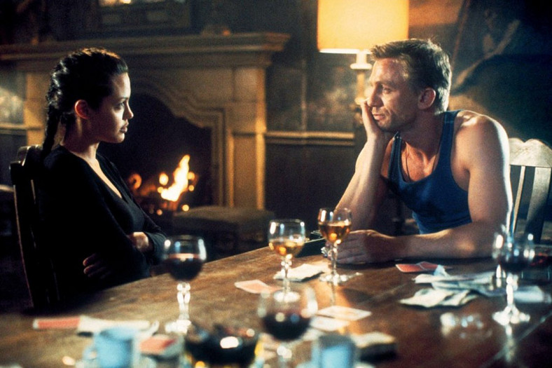 Daniel Craig i Angelina Jolie w filmie "Lara Croft: Tomb Raider"