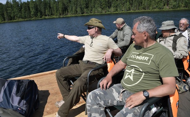 Uwłaszczeni oligarchowie zaczęli rozglądać się za silnym człowiekiem, który obroni Rosję. I znaleźli go – pisze Arkadij Ostrowski