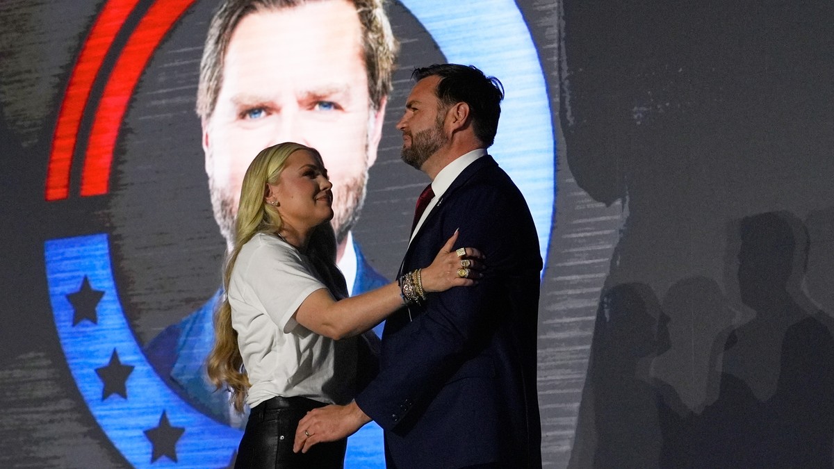 Erika Kirk i Džej Di Vens na skupu Turning Pointa na Univerzitetu Misisipi u Oksfordu 29. oktobra