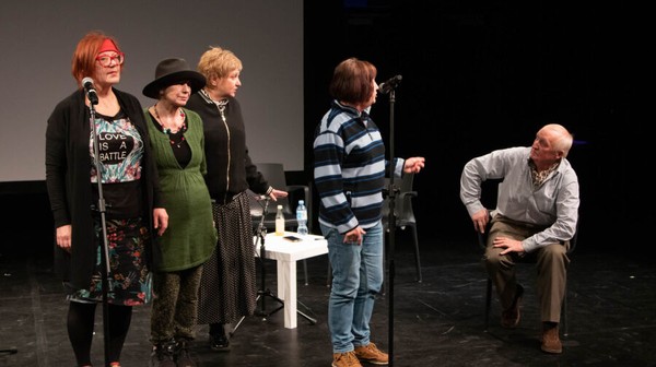 Na deskach teatru KTO w wyjątkowym spektaklu „Najważniejsza jest rodzina, czyli: Nie mówimy jeszcze pas wystąpili seniorzy!