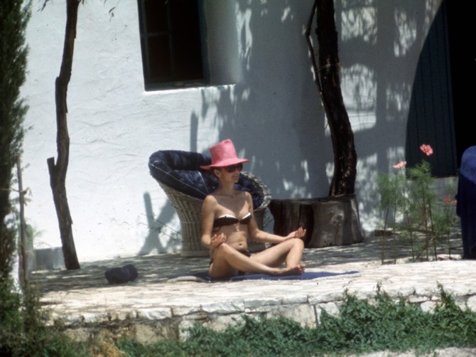 Prva fotografija iz niza koja je trebalo da uništi reputaciju slavne Džeki Kenedi 