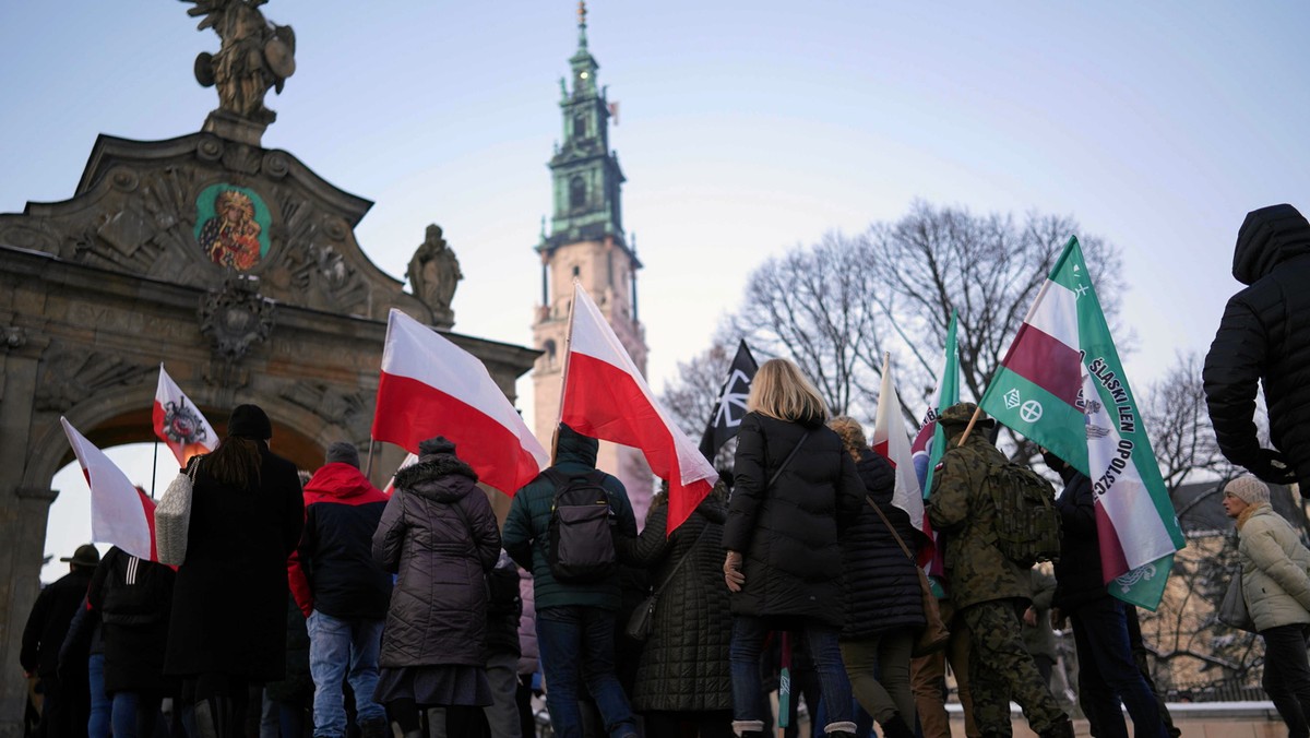 Jasna Góra. Rodacy Kamraci przyjechali do sanktuarium. Interwencja policji