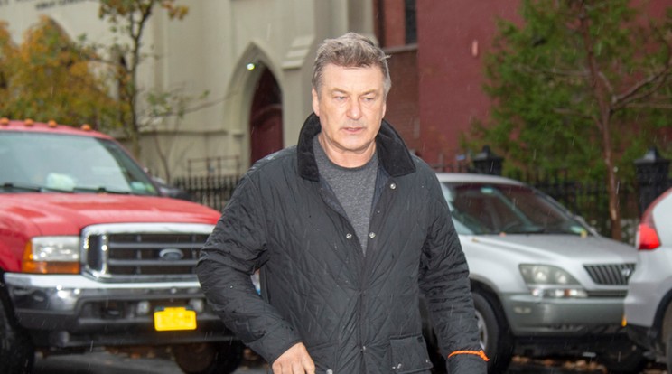 Alec Baldwin a Rust című film lőfegyverkiképzése közben telefonált, oda sem figyelt a biztonsági szabályokra/ Fotó: Northfoto