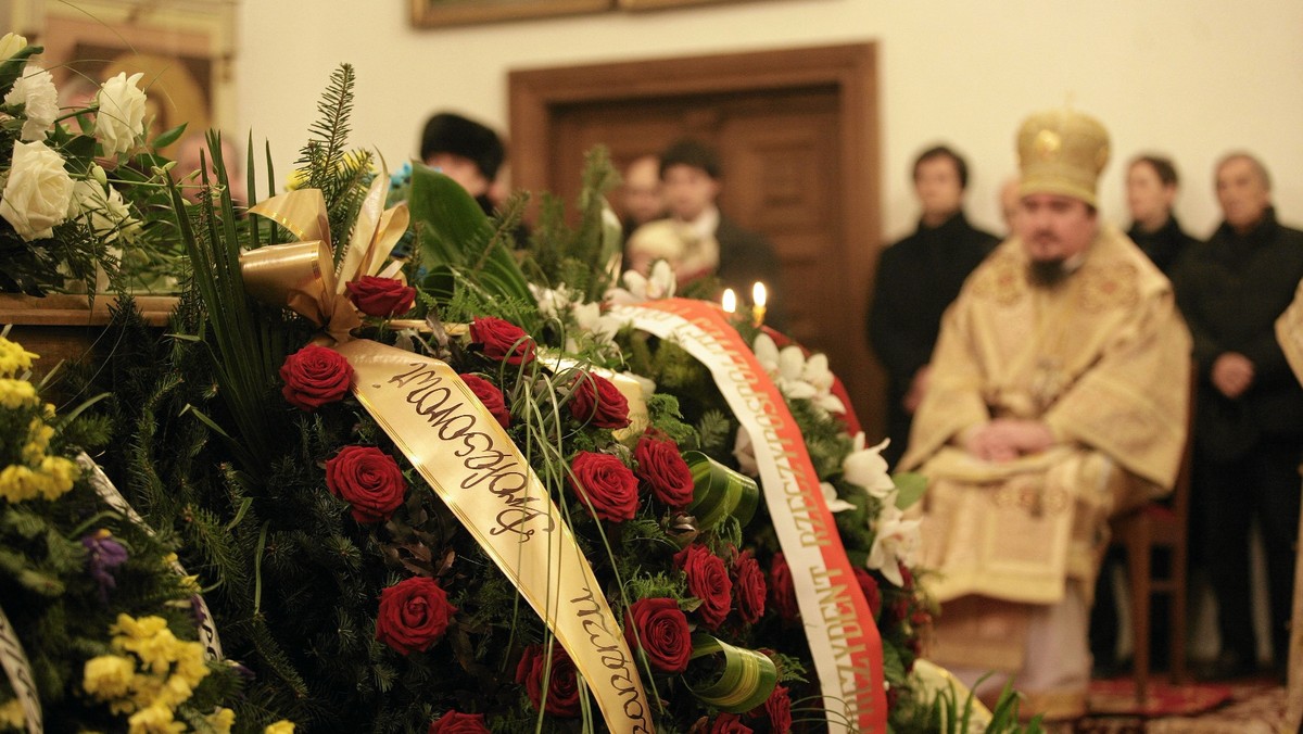 - Odszedł wielki człowiek i przenikliwy myśliciel. Jedna z najwybitniejszych osobowości naszej kultury i polskiego prawosławia - napisał o Jerzym Nowosielskim prezydent Bronisław Komorowski. List odczytał podczas ceremonii pogrzebowej doradca prezydenta Tadeusz Mazowiecki.