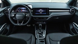 nowa skoda to trzęsienie ziemi. ma silnik 1.5, jest szybka i wygodna