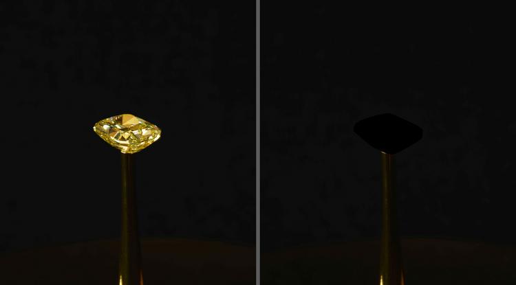 Balra egy gyémánt, jobbra pedig ugyanez, csak a világ legsötétebb anyagával bevonva.