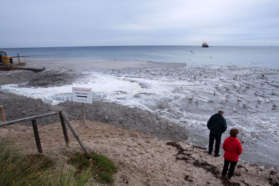 New sand for Baltic Sea beach in Boltenhagen