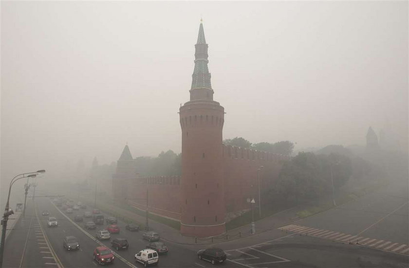 Gęsty smog sparaliżował międzynarodowe lotniska w stolicy Rosji