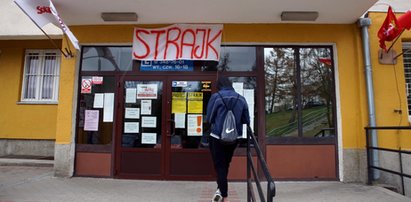 Nauczyciele mogą po strajku zbiednieć! Postawa Szydło jest tu kluczowa