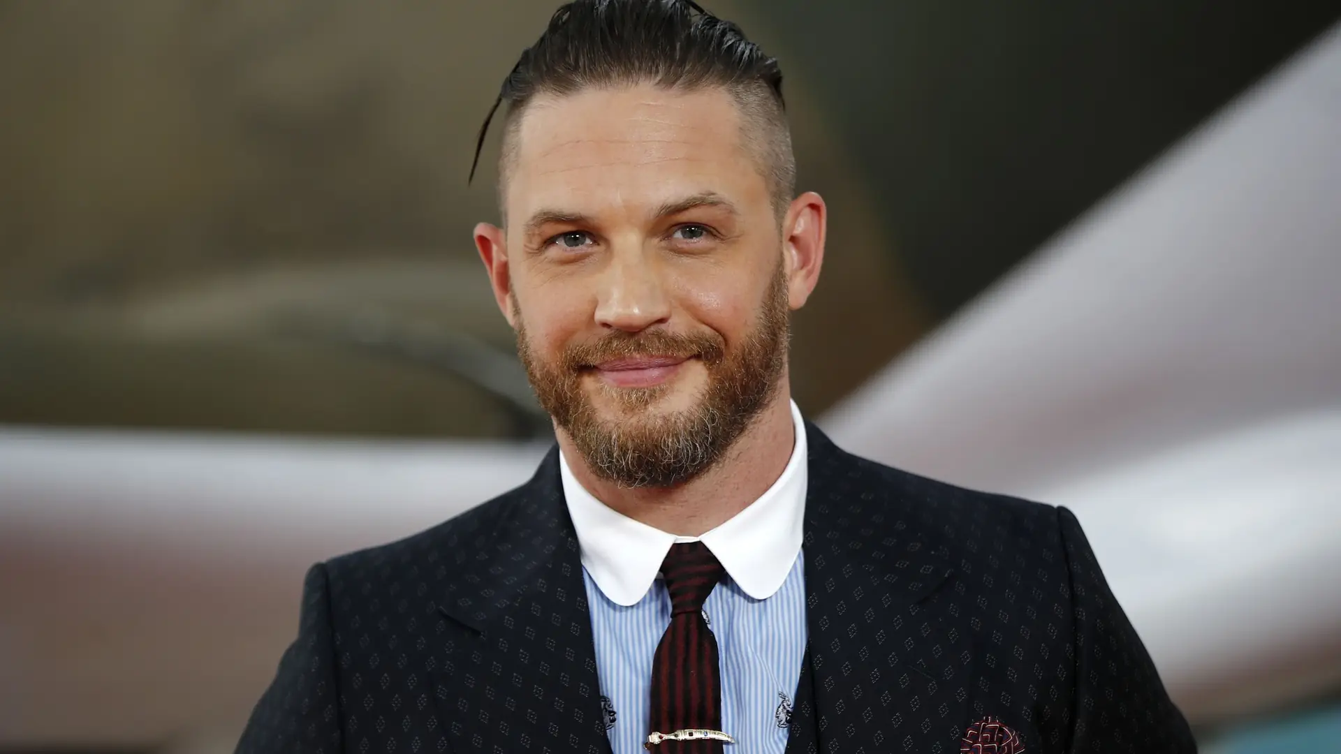 Tom Hardy nie do poznania! Pierwsze oficjalne zdjęcie aktora w roli Ala Capone