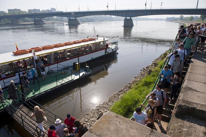 Na Wisłę wracają statki i promy