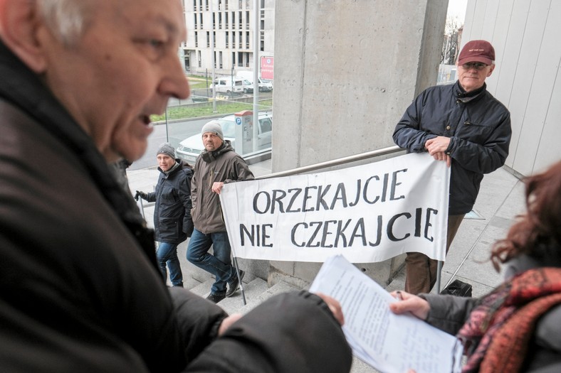 Czwartkowy protest przed Sądem Okręgowym w Poznaniu 