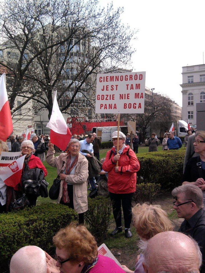 Transparenty zwolenników TV Trwam