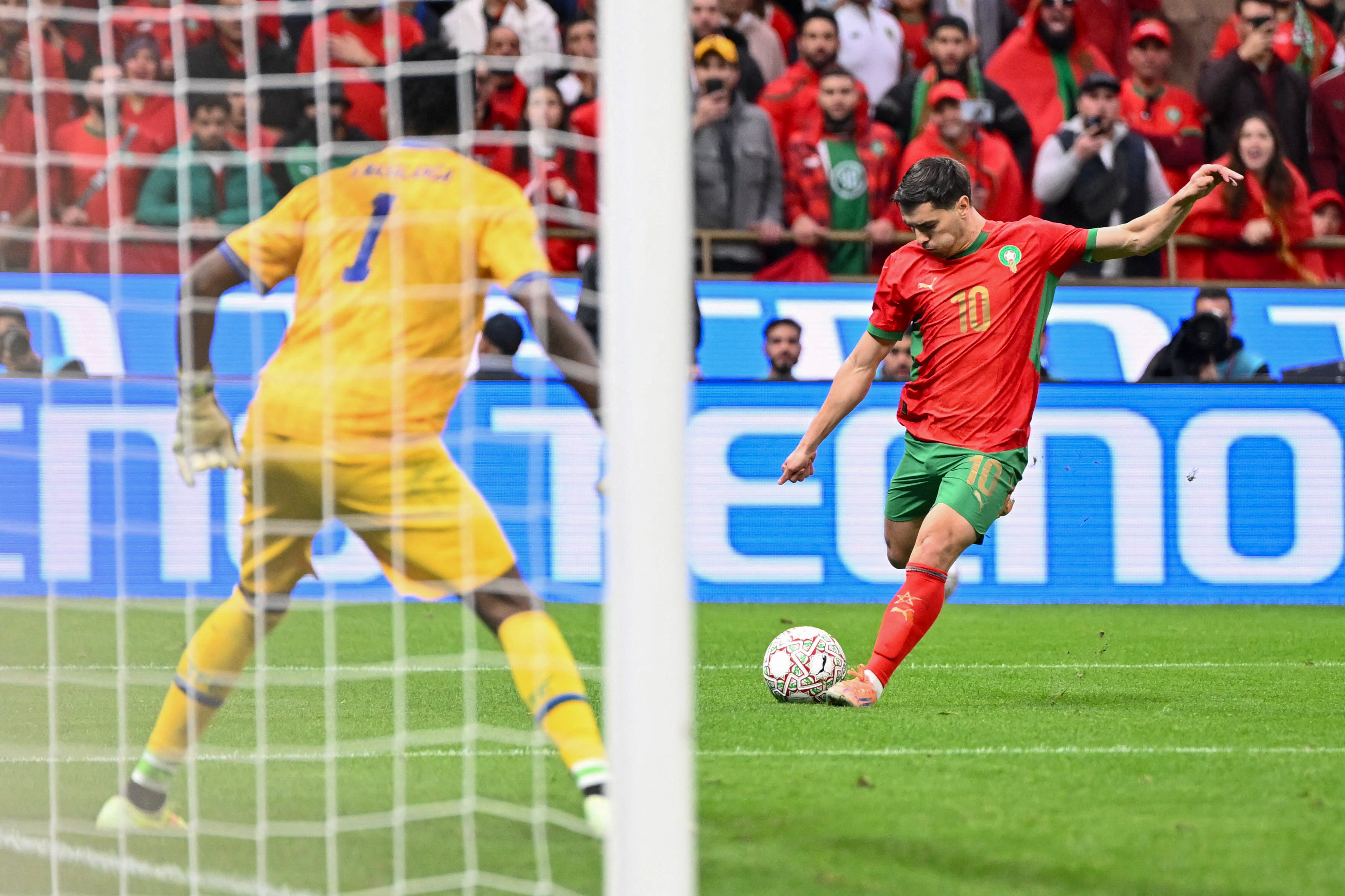 Brahim Díaz hace historia: cuatro goles seguidos y Marruecos a cuartos