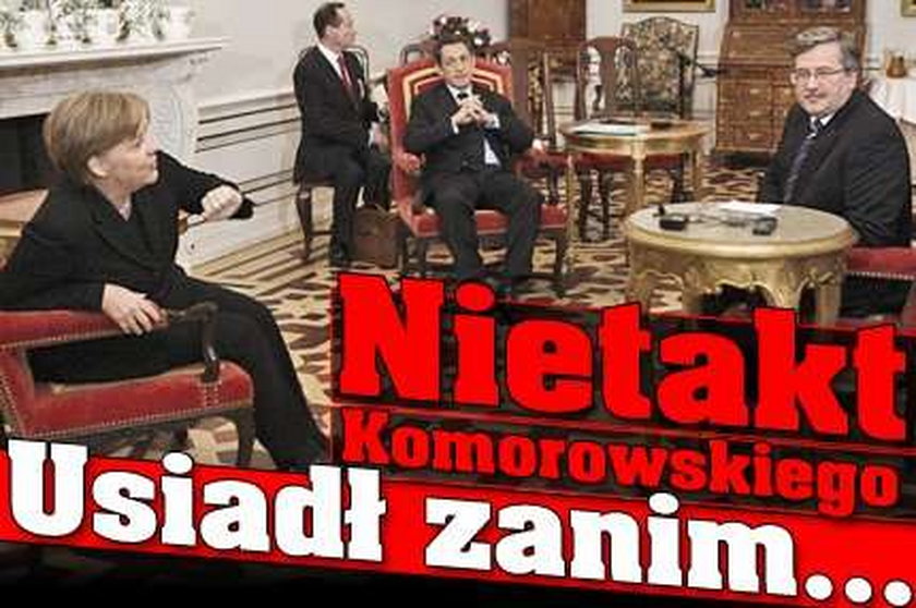 Nietakt Komorowskiego. Usiadł zanim...