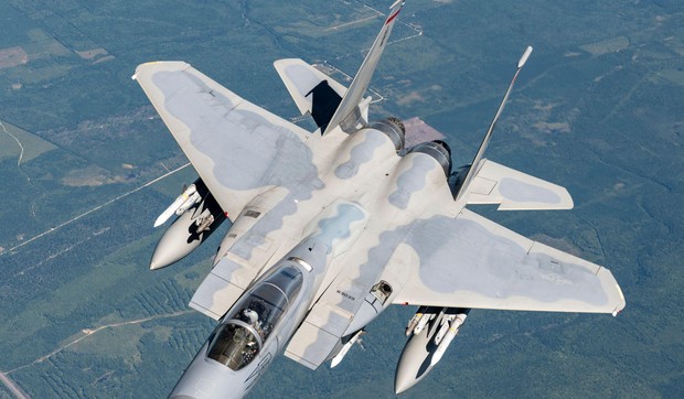 Avion F-15