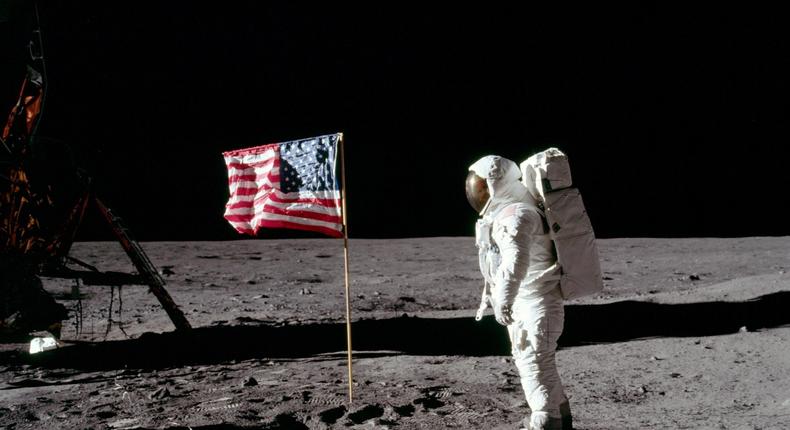 apollo 11 astronaut planting flag moon nasa 371257main_Flag_full