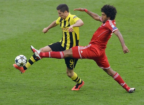 bayern vs borussia finał lewandowski dante na boisku