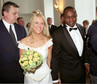 Emmanuel Olisadebe z żoną Beatą w dniu ślubu w 2001 roku