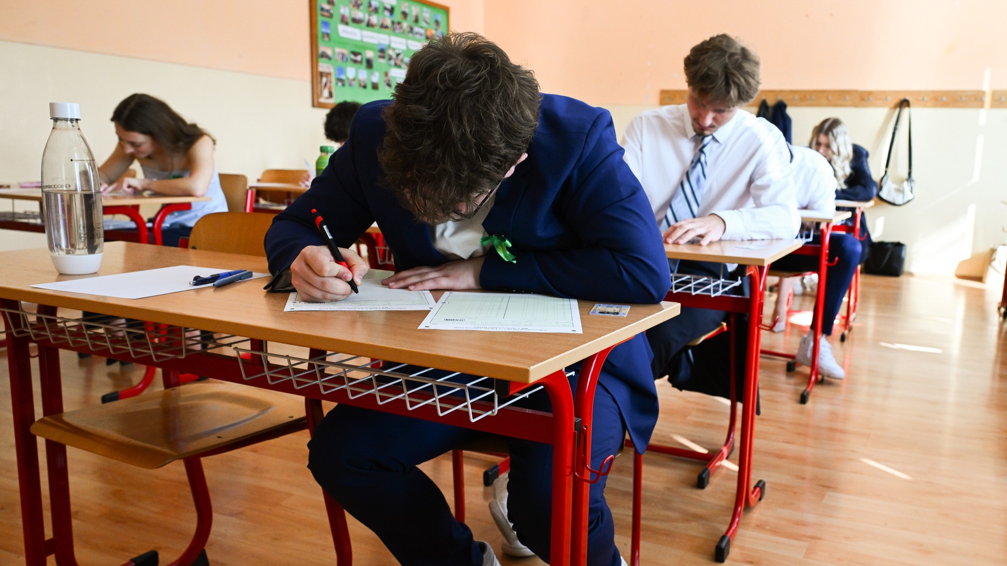 Písomné maturity na gymnáziu v Novom Meste nad Váhom, 10. marca 2026