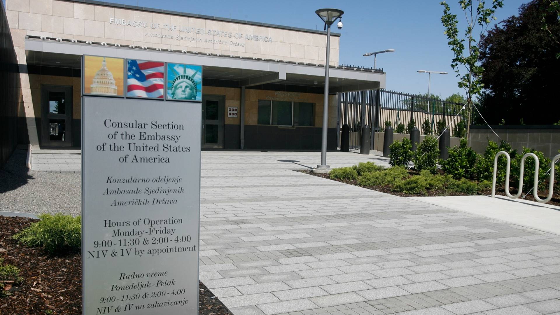 Američka ambasada u Srbiji dala oglas za posao - komentari ljudi su neprijatni za čitanje