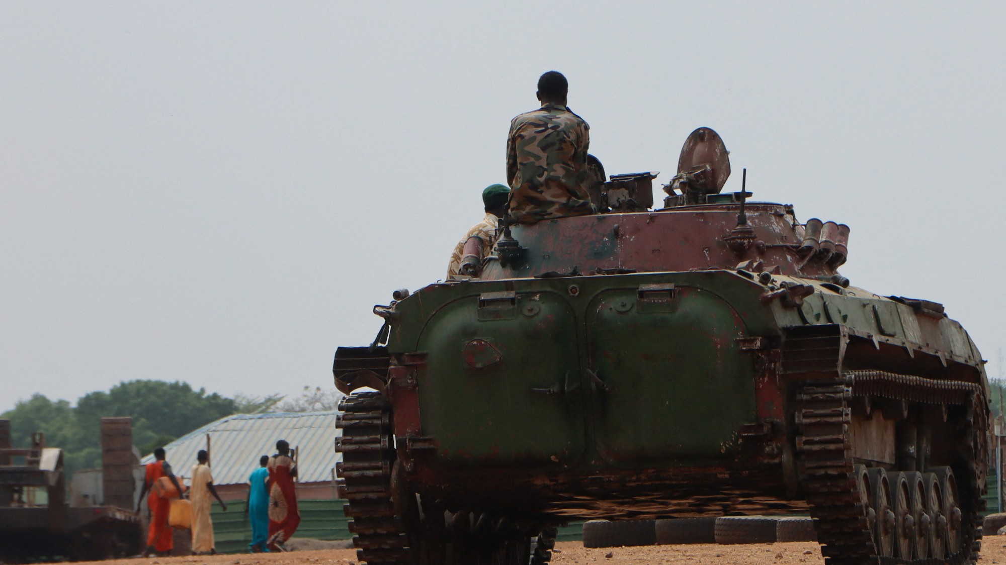 Zrážky v meste Akobo vyhnali z domovov 200-tisíc osôb