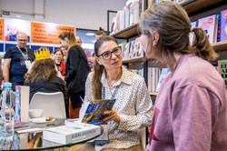 Polki uwielbiają jej książki. Na podstawie jednej powstał znany serial