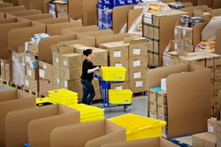 Amazon szuka pracowników. Płaci 13 złotych za godzinę