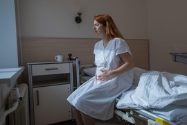 "RODILA JE TRI DEVOJČICE NA BOŽIĆ" Ginekolozi ispričali najdirljivija i najbizarnija iskustva tokom porođaja: "Morali smo da je PORODIMO PRED SVIMA"