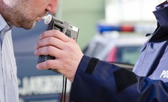 Trzylatek błąkał się po mieście. Ojciec był pijany