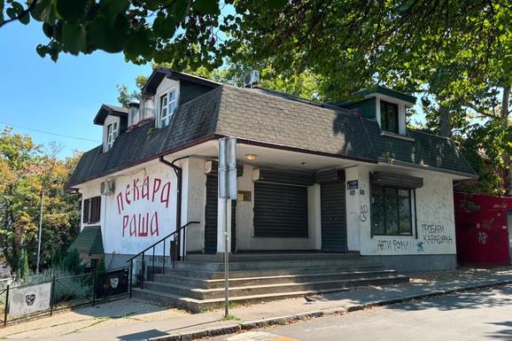 OVO JE POTKROVLJE U KOM JE PEKAR (73) NAĐEN GO I VEZAN? Čekaju se rezultati obdukcije, komšije sa Karaburme ne mogu da dođu sebi (FOTO, VIDEO)