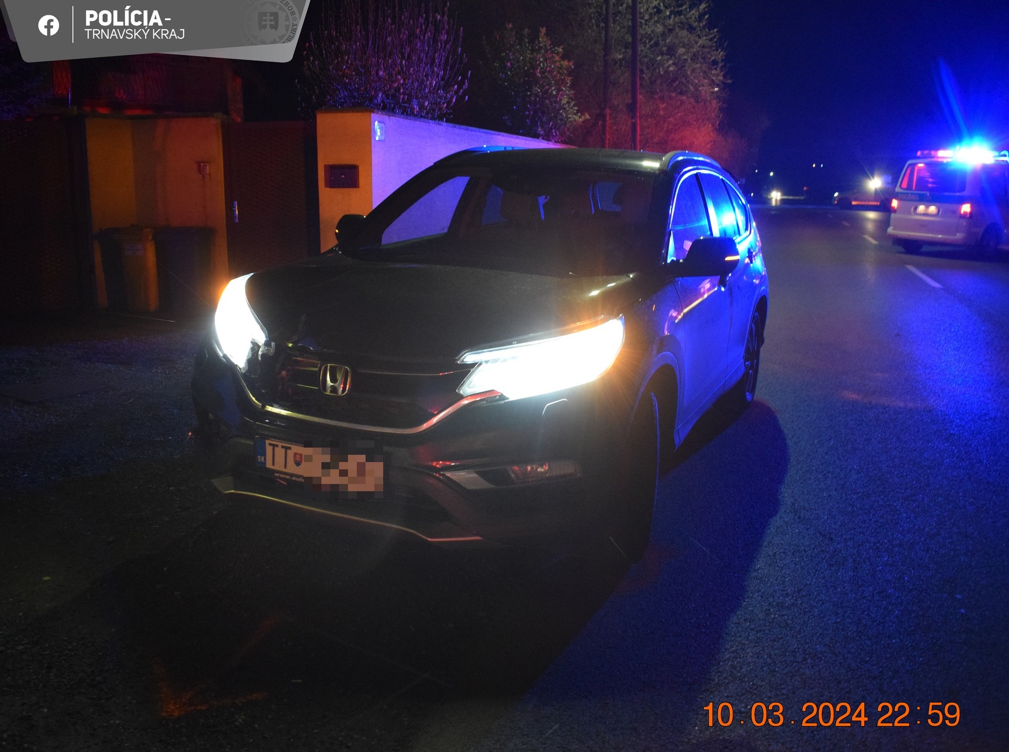 Vážnym zraneniam podľahla v obci Zvončín pri Trnave 18-ročná chodkyňa na priechode pre chodcov.