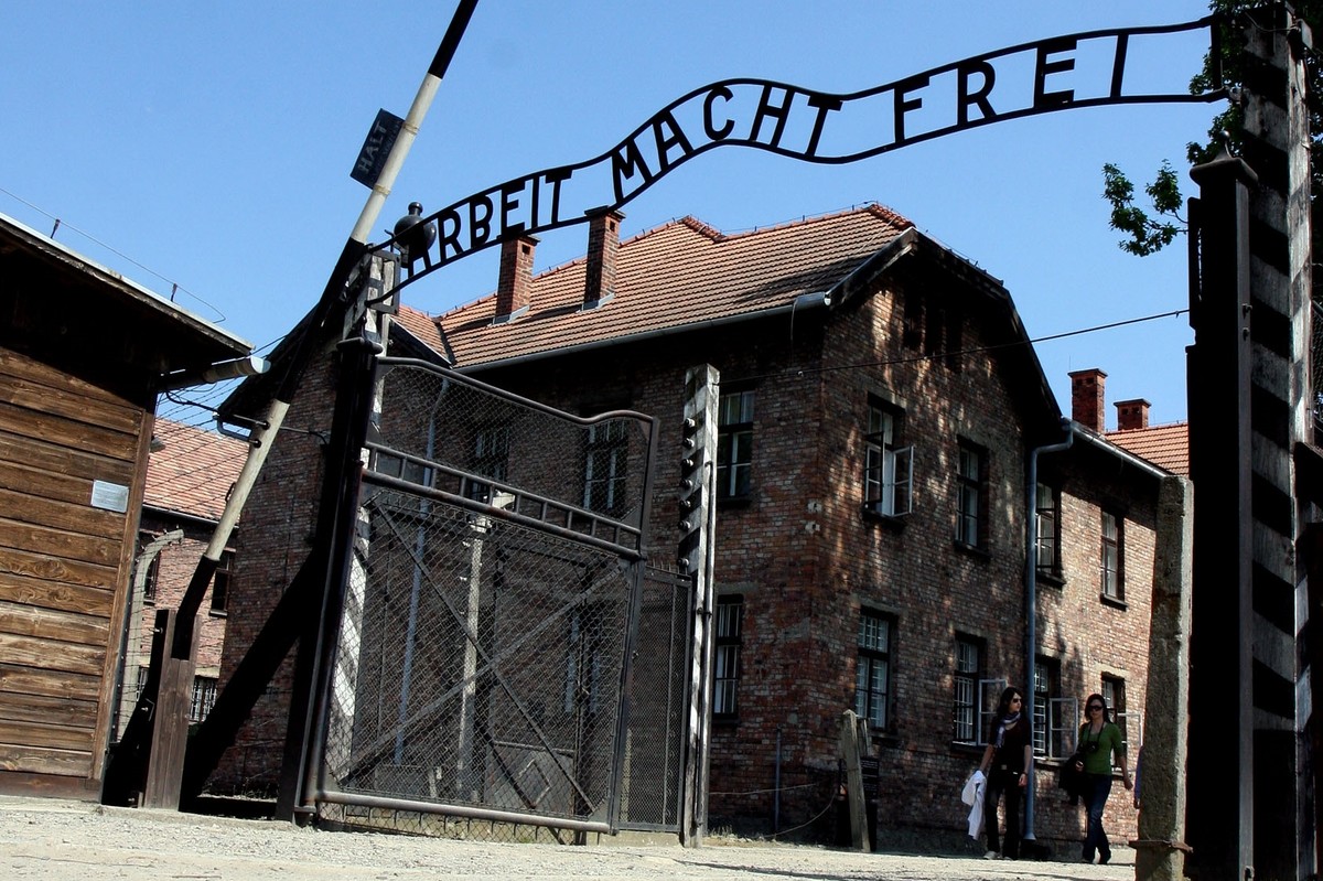 Skandal w Auschwitz. Szokujące zachowanie w czasie zwiedzania. Sprawca ukarany