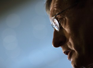 Financial Times: Balcerowicz i ekonomiści przejęli rolę opozycji w Polsce