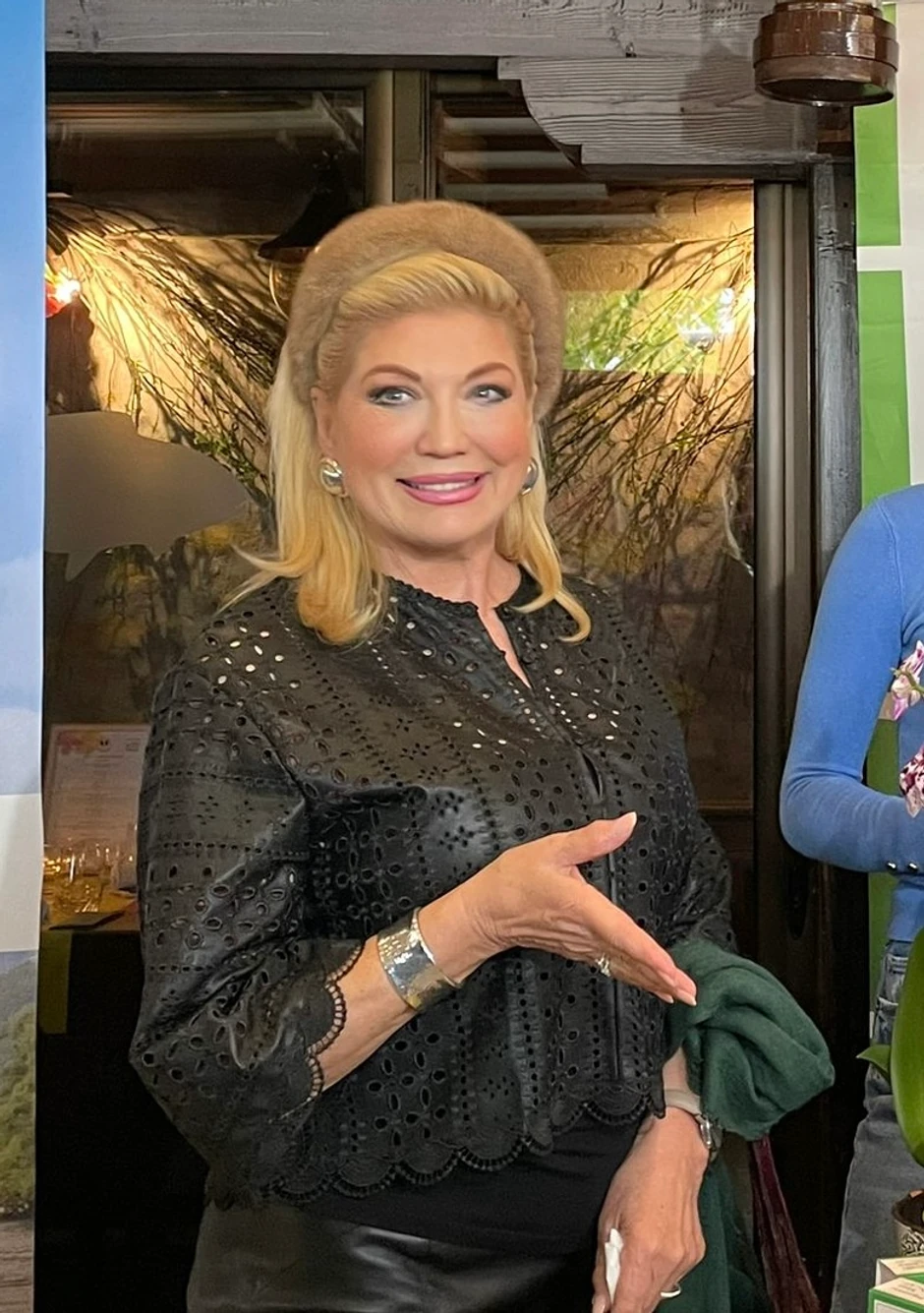 Suzana Mančić u javnosti u elegantnom izdanju