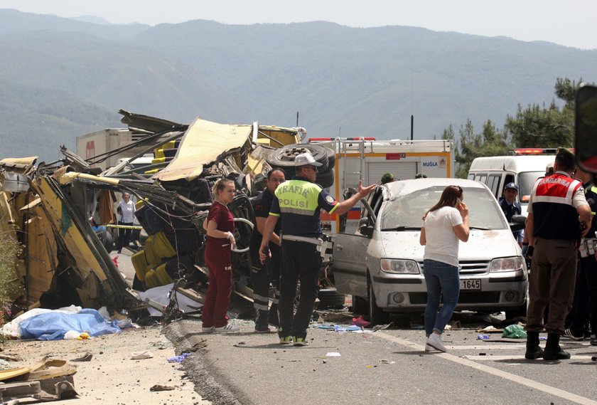 Autokar spadł w przepaść. Nie żyją 24 osoby