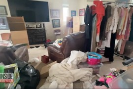 KAO DA NIJE ČIŠĆENO 100 GODINA! Slavna glumica živela u POTPUNOM HAOSU - SMEĆE PO KOMODAMA, MOLJCI na sve strane, tvrdi njen muž: Otvorio ulazna vrata, ljudi su se zgranuli, evo šta ona kaže