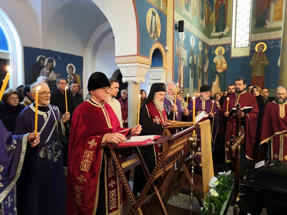 Oprostaj od mati Angeline