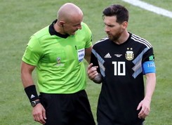 Marciniak okradł Argentynę z rzutu karnego. Messi zawiódł. W meczu z Islandią zmarnował '11'