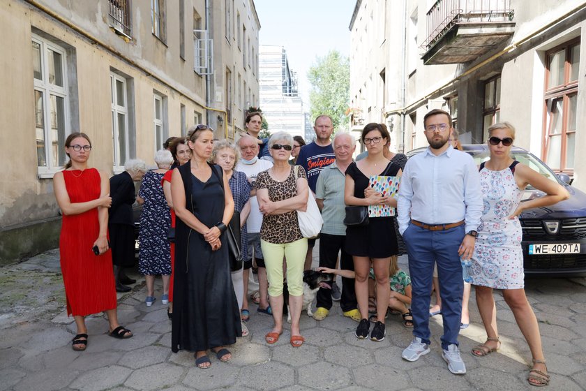 Mieszkańcy kamienic przy Sienkiewicza i Piotrkowskiej sąsiadujących z plenerową dyskoteką mają dość hałasu