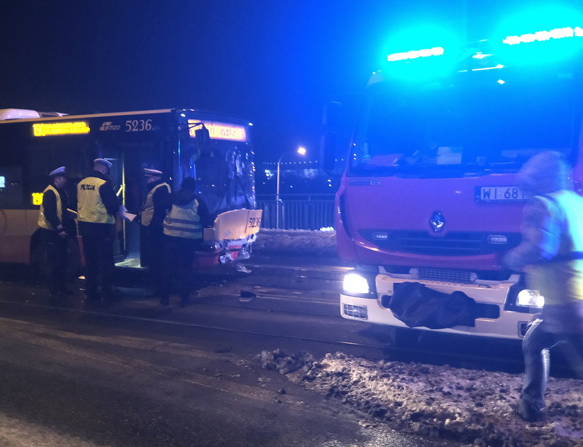 Tragiczny wypadek w Warszawie. Nie żyje kierowca