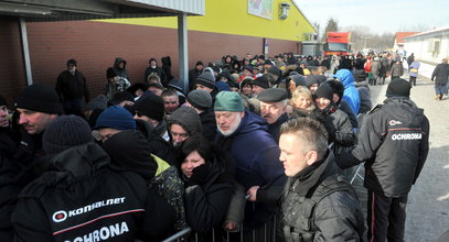 W Biedronce i Lidlu się zaczęło. Rozdają za darmo to, co przyda się na Wszystkich Świętych