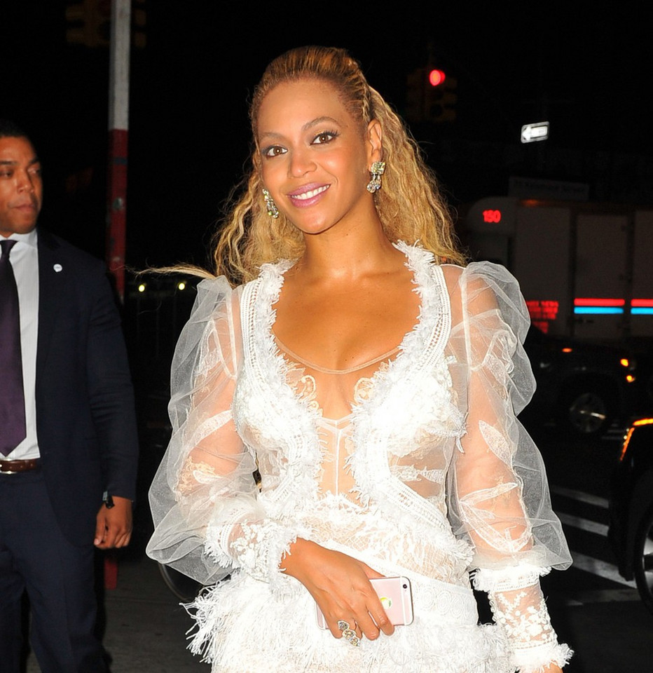 Beyonce w sukni ślubnej na MTV Music Awards 2016