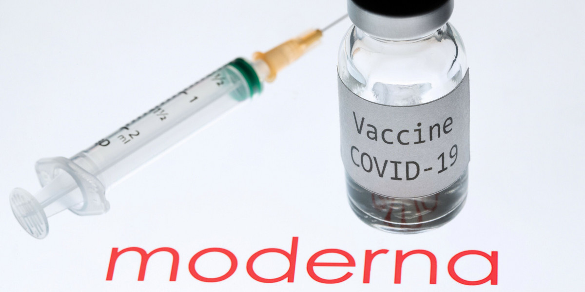 Eksperci FDA w swej opinii podkreślili, że korzyści szczepionki firmy Moderna przewyższają ryzyko zaszczepienia nią osób w wieku co najmniej 18 lat.