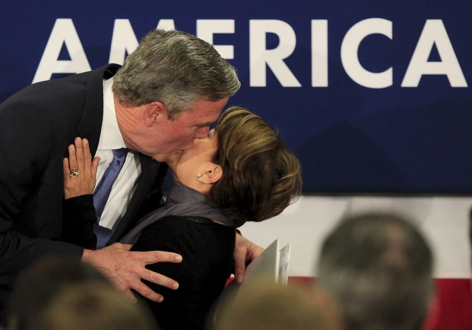 Džeb u zagrljaju supruge nakon poraza