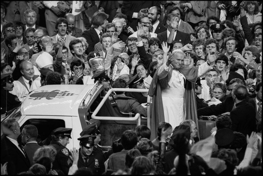 Papież Jan Paweł II w czasie mszy świętej na stadionie New York Yankee, 4 października 1979 r.